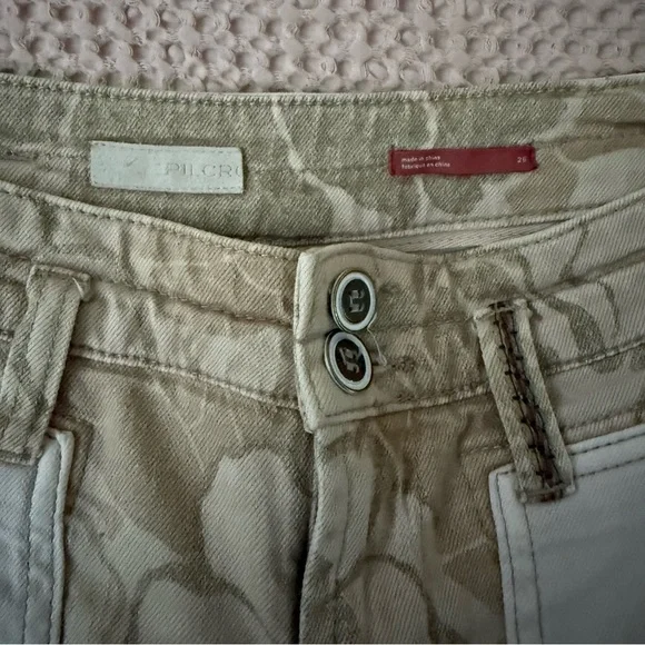 Pilcro by Anthropologie The Camp Wanderer Patchwork Embroidered Cargo Pant Sz 26 - Picture 6 of 13